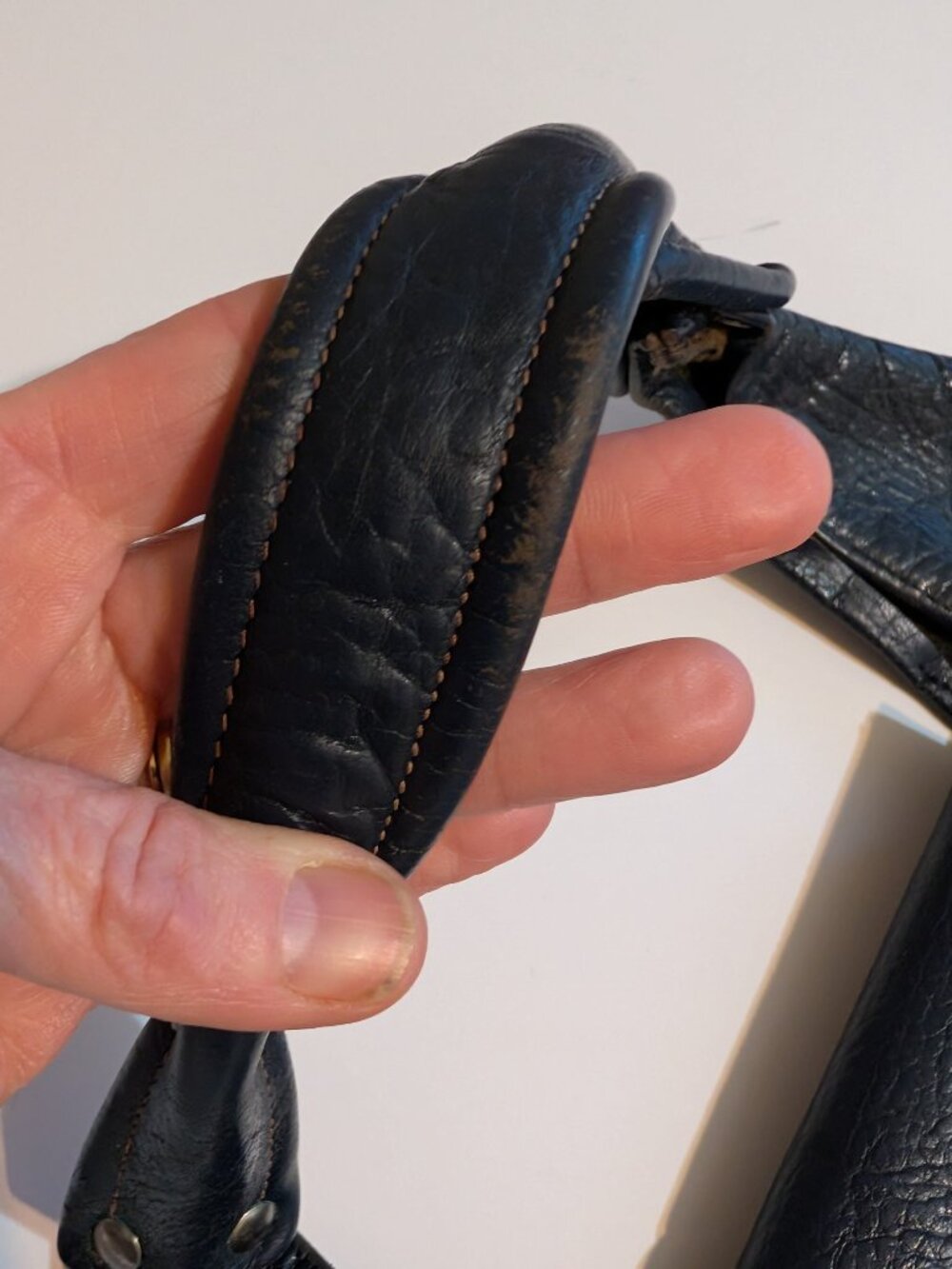 Vintage Sculptural Navy Leather Handmade Bag Genuine Bakelite Horn Toggle - Picture 13 of 14